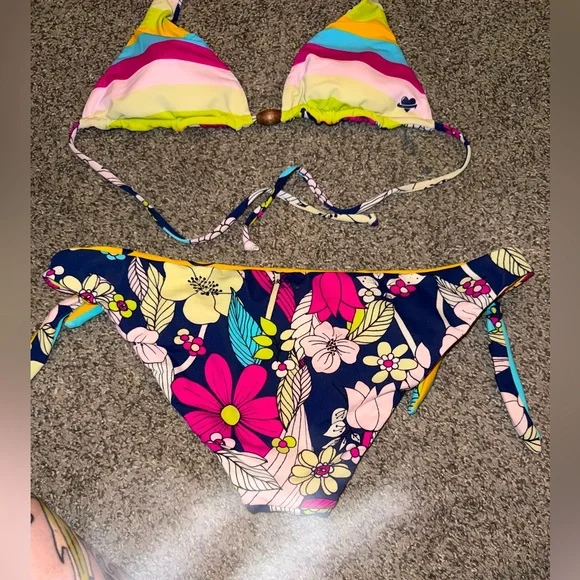 Lost reversible multicolored bikini halter triangle & tie bottoms - Picture 6 of 11